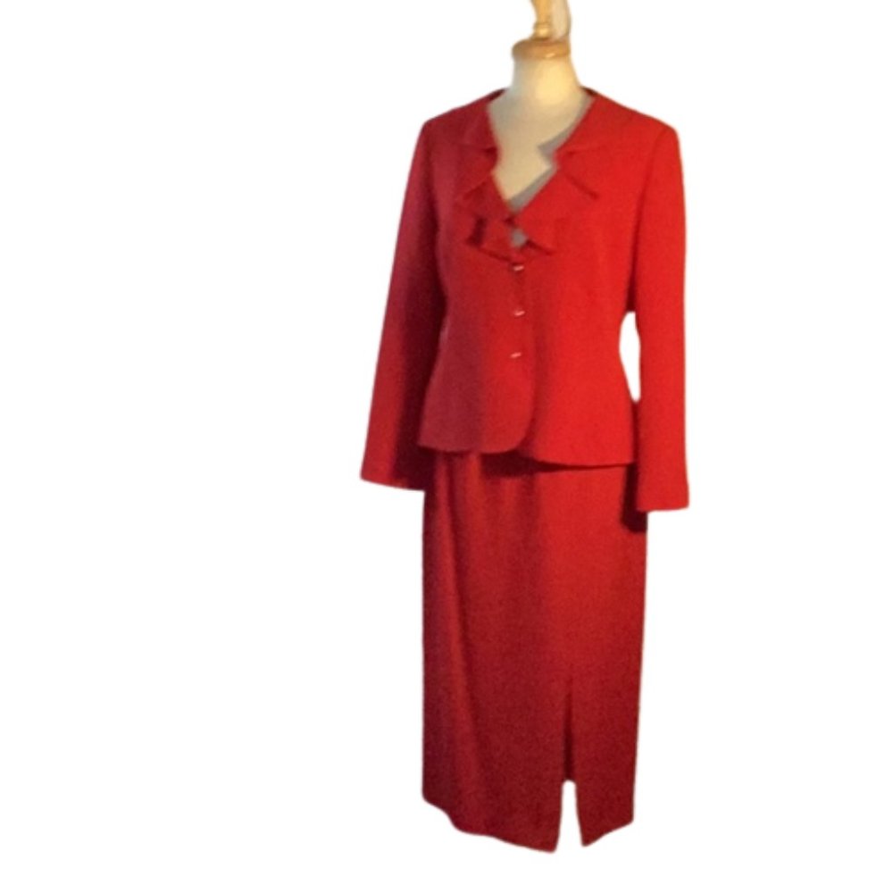 Tahari 2 piece suit. Midi skirt v neck jacket. 10